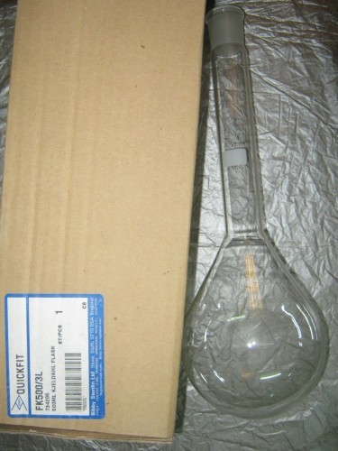 Flask-500mL-Quickfit®-Kjeldahl-2429-e1386662440185 بالن کجلدال 500 میلی لیتری ساخت انگلستان - تصویر 1