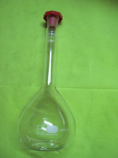 Glass-Volumetric-Flask-Class-A-1000ml-e1386589181747 بالن ژوژه 1 لیتری کلاس A ساخت انگستان - تصویر 1