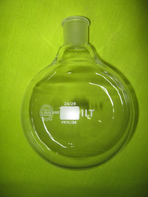 Quickfit-Flask-rb-short-neck-1L-2429-socket-e1386610581768 بالن تقطیر (ته گرد) 1 لیتری ساخت انگلستان - تصویر 1